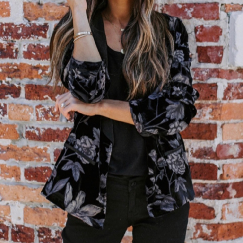 VICI Chic Velvet Blazer